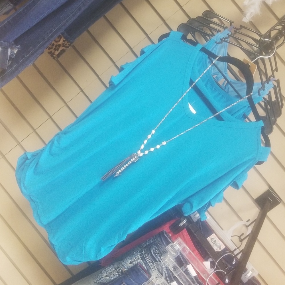Slit shoulder top
